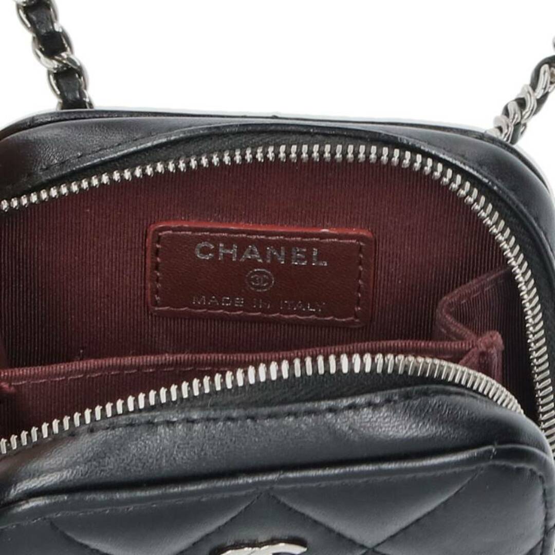 CHANEL(シャネル)のシャネル  マトラッセ カードケース付きラムスキンフォンポーチ メンズ ハンドメイドのファッション小物(ポーチ)の商品写真