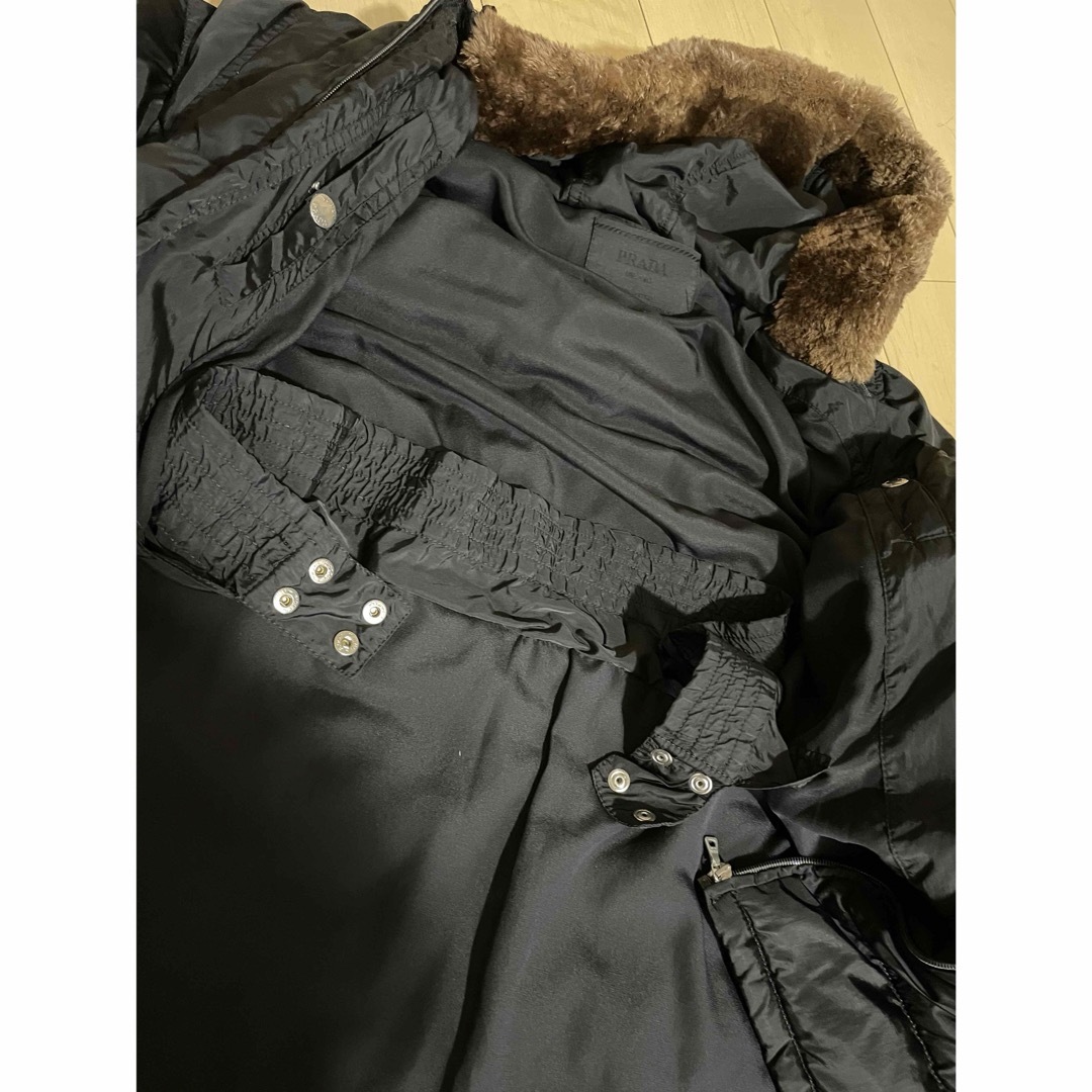 PRADA(プラダ)の本物プラダPRADAの黒系のコート　ブラウンファー　S  レディースのジャケット/アウター(その他)の商品写真