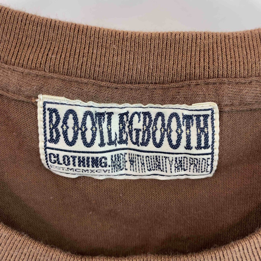 BOOTLEGBOOTH(ブートレグブース)のbootlegbooth ブートレグブース レディース プリントTシャツ　半袖　英字ロゴ　ブラウン レディースのトップス(Tシャツ(半袖/袖なし))の商品写真