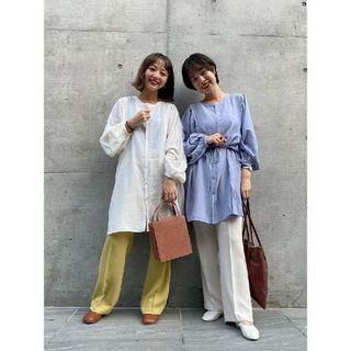 ローリーズファーム(LOWRYS FARM)の美品　LOWRYS FARM　ローリーズファーム　袖タックブラウス　チュニック(シャツ/ブラウス(長袖/七分))