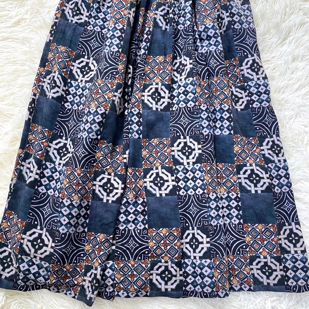 IKI(イキ)のイキ パッチワークプリント 総柄 タック サロペット スカート ロング フレア レディースのスカート(ロングスカート)の商品写真