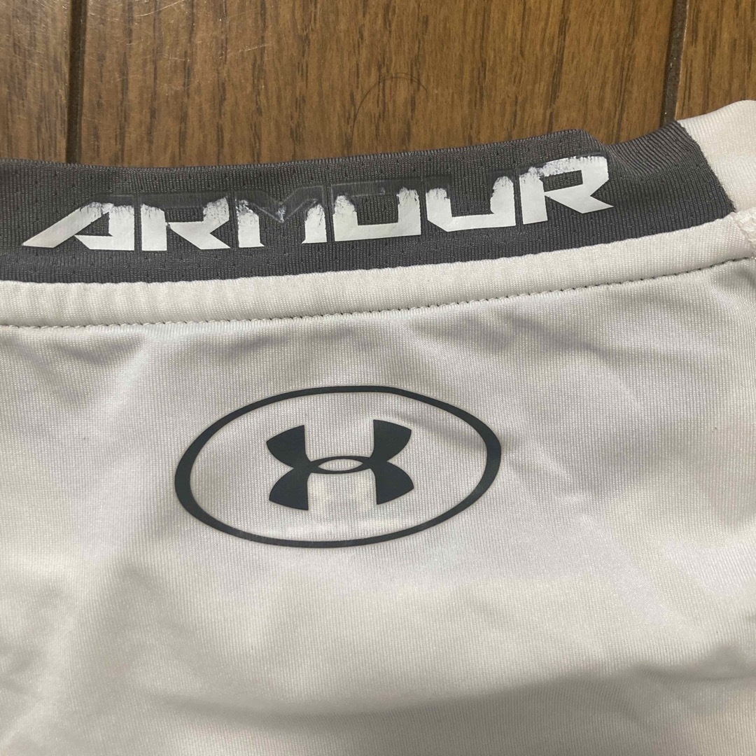 UNDER ARMOUR(アンダーアーマー)のアンダーアーマー コンプレッションシャツ インナー　白 メンズのトップス(Tシャツ/カットソー(半袖/袖なし))の商品写真