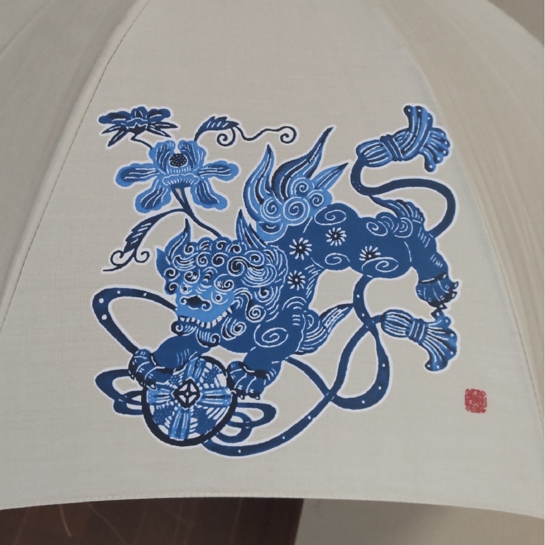 【未使用】 小袖 日本和装 日傘 獅子舞柄 琉球紅型 ベージュ レディースのファッション小物(傘)の商品写真