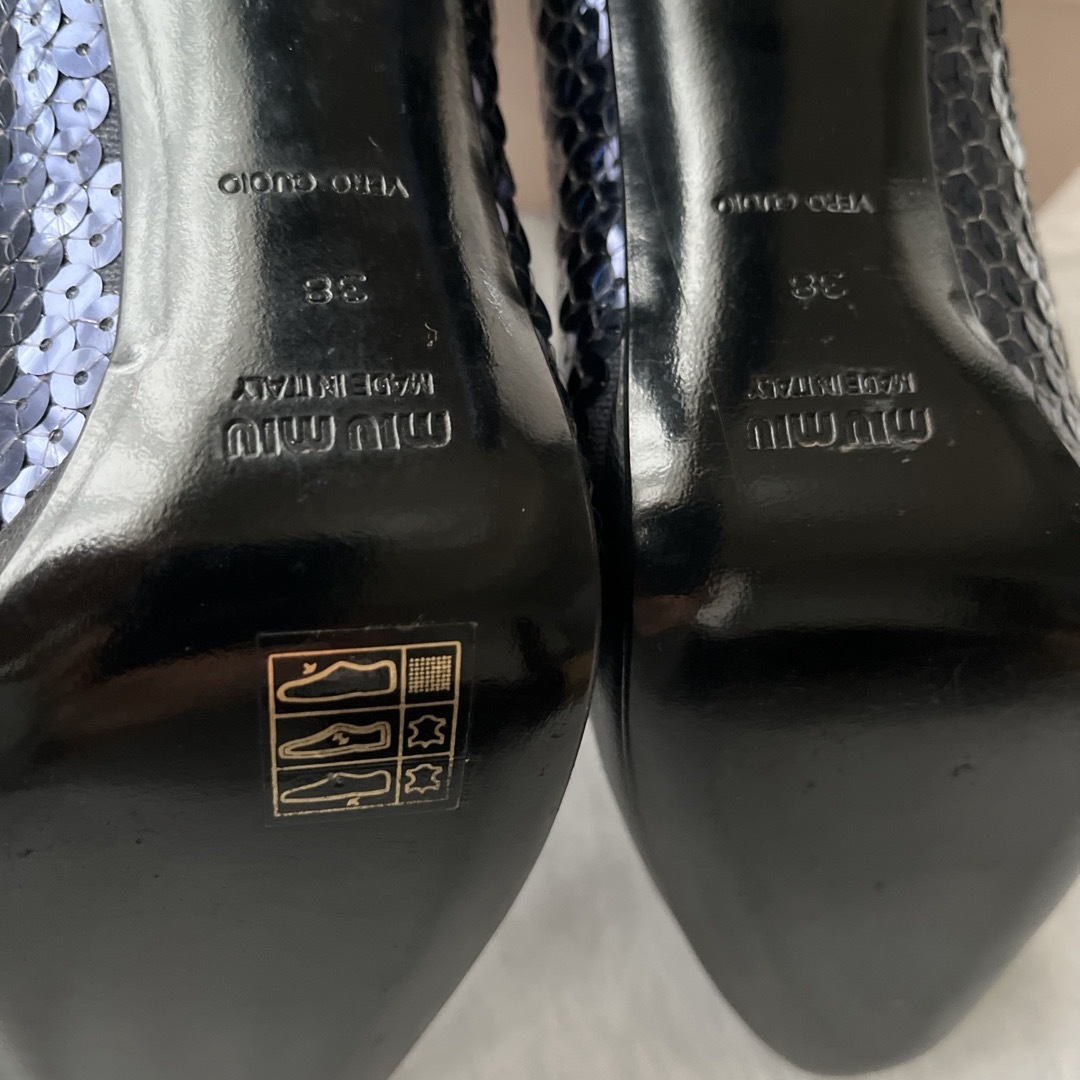 miumiu(ミュウミュウ)のミュウミュウ　パンプス　スパンコール　ネイビー　未使用品　38   レディースの靴/シューズ(ハイヒール/パンプス)の商品写真
