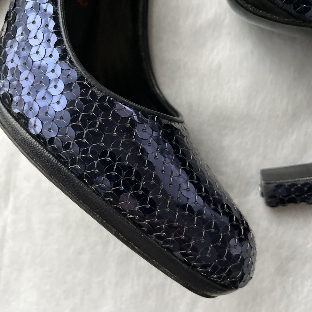 miumiu(ミュウミュウ)のミュウミュウ　パンプス　スパンコール　ネイビー　未使用品　38   レディースの靴/シューズ(ハイヒール/パンプス)の商品写真