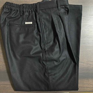 クーティー(COOTIE)のFlannel 2tuck wide easy trousers(スラックス)