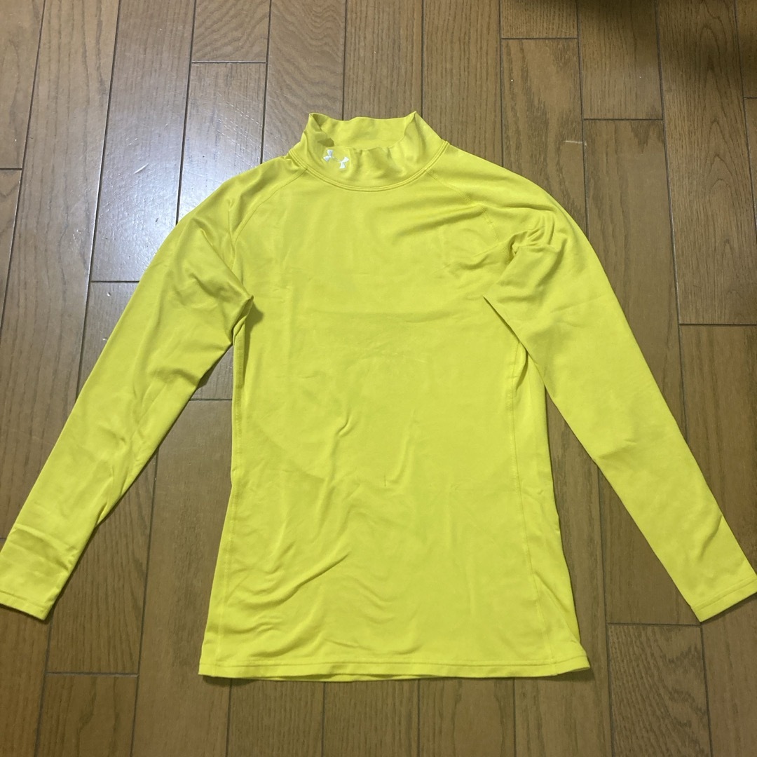 UNDER ARMOUR(アンダーアーマー)のアンダーアーマン　インナー　黄色 メンズのトップス(Tシャツ/カットソー(半袖/袖なし))の商品写真
