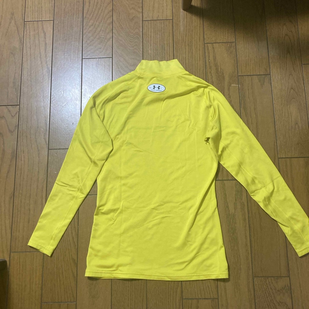 UNDER ARMOUR(アンダーアーマー)のアンダーアーマン　インナー　黄色 メンズのトップス(Tシャツ/カットソー(半袖/袖なし))の商品写真