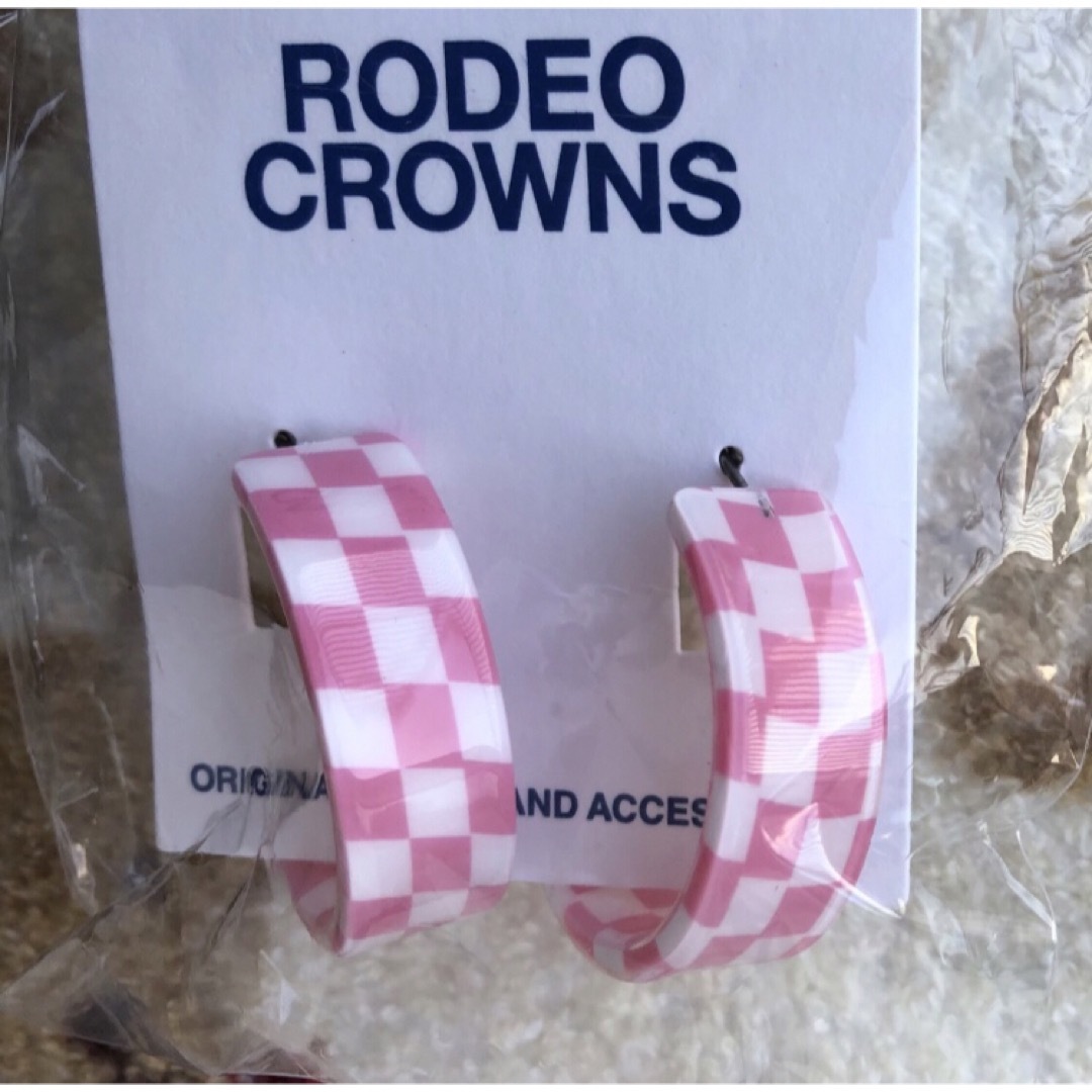 RODEO CROWNS(ロデオクラウンズ)のRODEO CROWNS チェッカー フラッグ フープ ピアス（ピンク） レディースのアクセサリー(ピアス)の商品写真