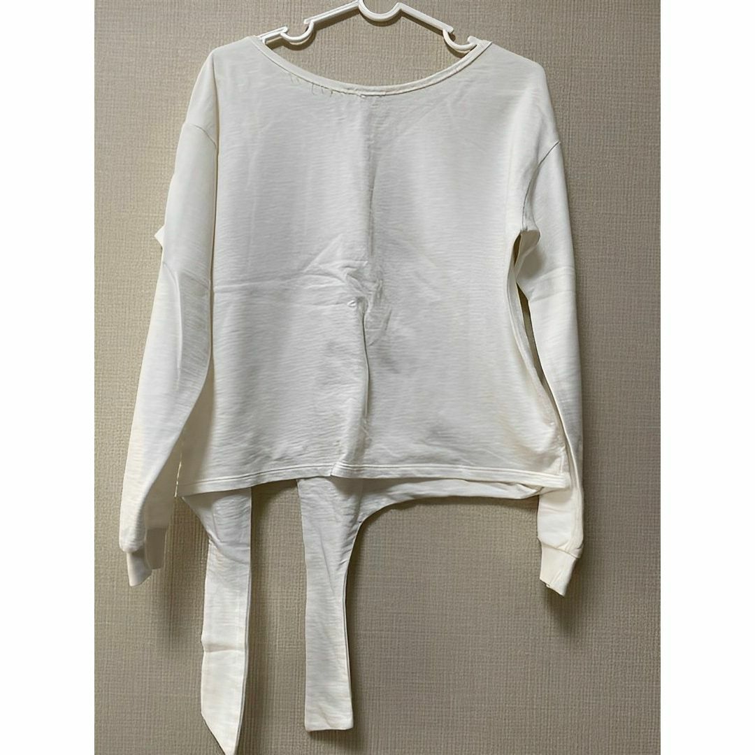 Bershka(ベルシュカ)のF9009 レディース　Tシャツ　白　レディーストップス レディースのトップス(Tシャツ(長袖/七分))の商品写真
