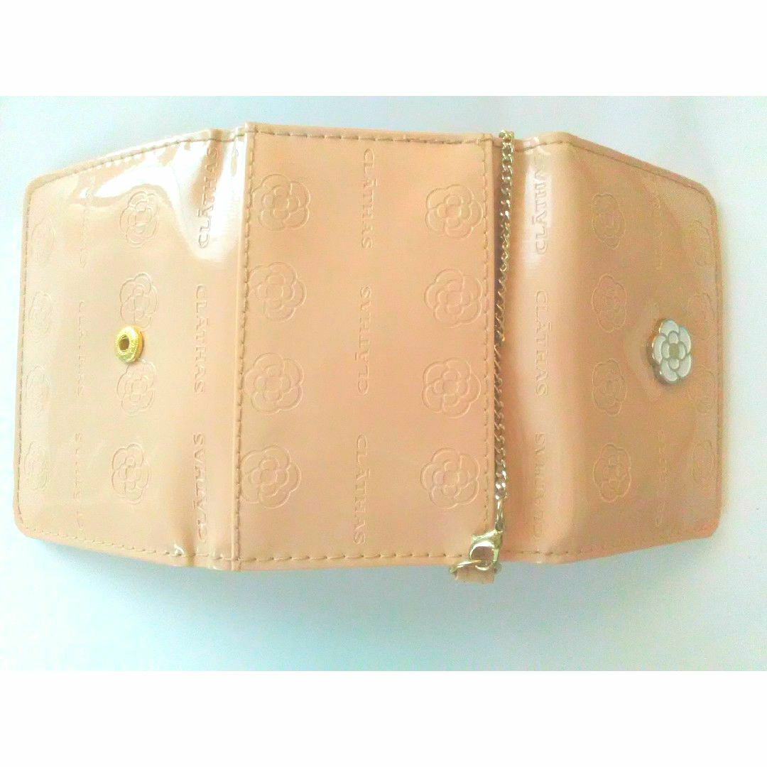 CLATHAS(クレイサス)のチャーム付き三つ折り財布 レディースのファッション小物(財布)の商品写真