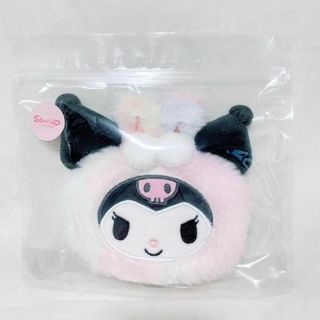 サンリオ(サンリオ)の韓国限定♡クロミ KUROMI レインボーファー チャーム付きポーチ 新品②(キャラクターグッズ)