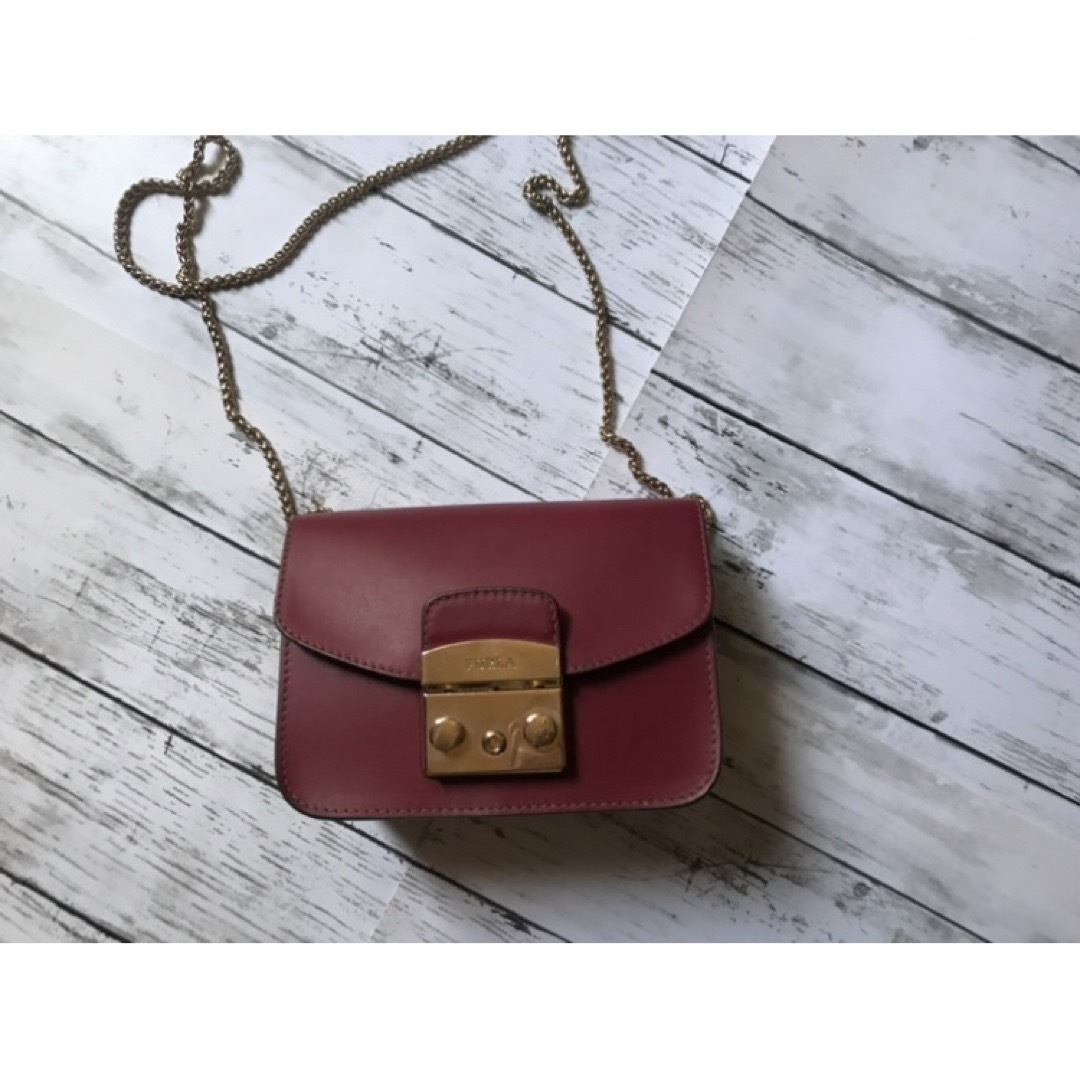 Furla(フルラ)の【美品】FURLA メトロポリス 赤 レディースのバッグ(ショルダーバッグ)の商品写真