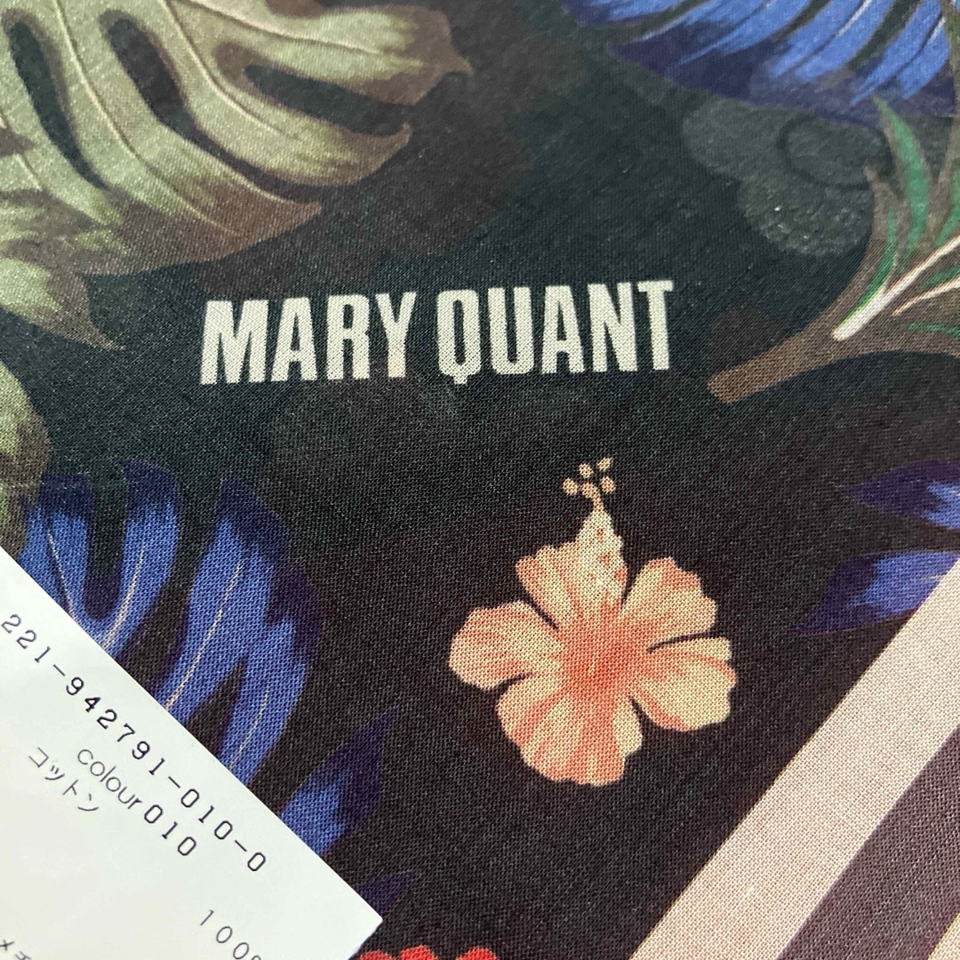 MARY QUANT(マリークワント)のMARY QUANT  マリークヮント　大判ハンカチーフ　未使用シール付き レディースのファッション小物(バンダナ/スカーフ)の商品写真