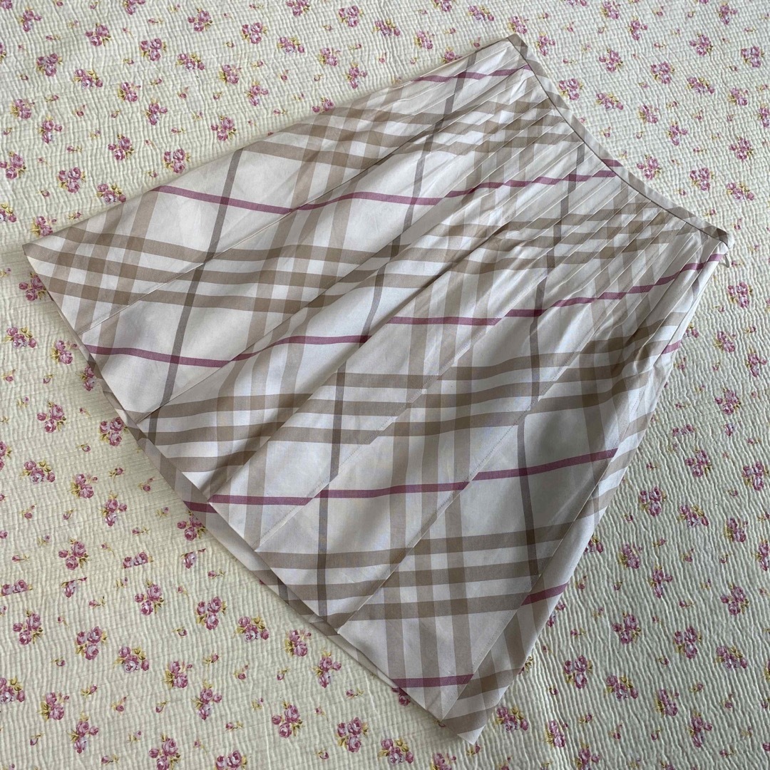 BURBERRY - バーバリーロンドン スカート 38 W70 春夏 未使用に BURBERRY - バーバリーロンドン スカート 38 W70 春夏 未使用に