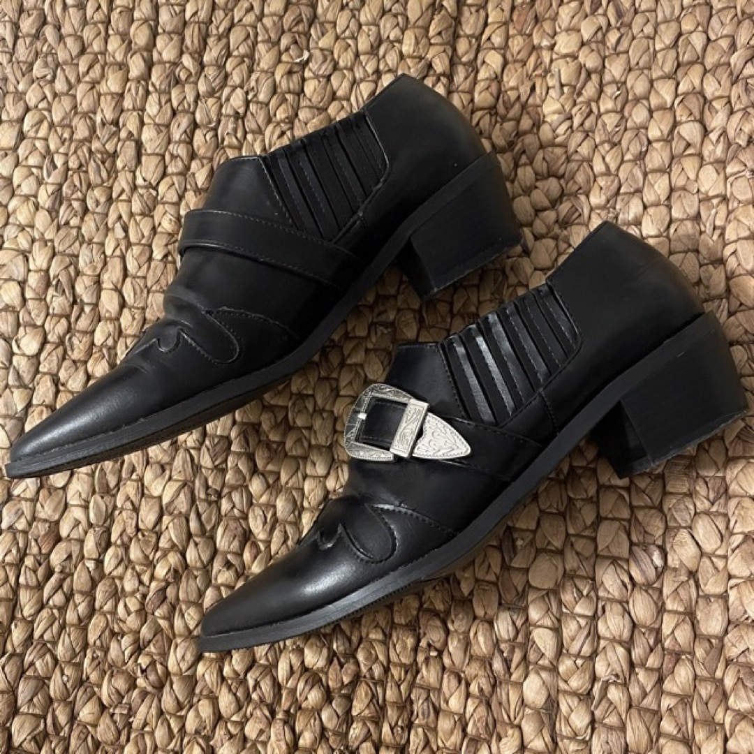 GU(ジーユー)のサイドゴア ウエスタン ショートブーツ 黒⭐︎ レディースの靴/シューズ(ブーティ)の商品写真