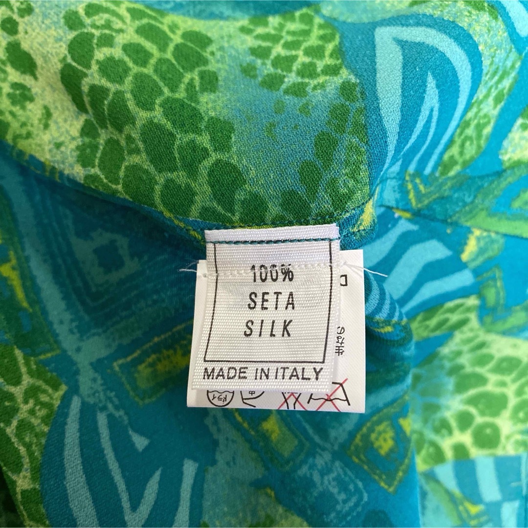 イタリア製シルク100%グリーン系長袖ブラウス(たぶん未使用、実家保管品) レディースのトップス(シャツ/ブラウス(長袖/七分))の商品写真