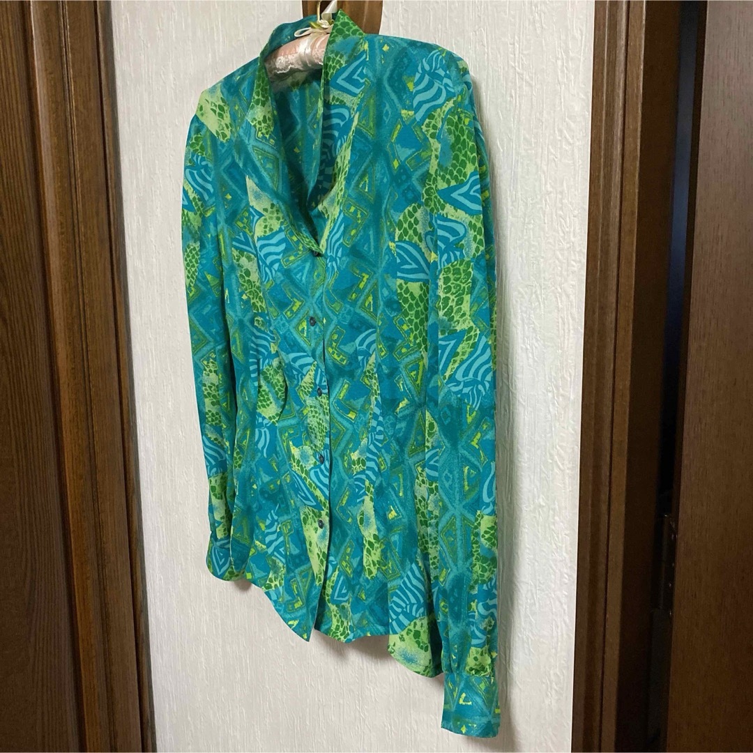 イタリア製シルク100%グリーン系長袖ブラウス(たぶん未使用、実家保管品) レディースのトップス(シャツ/ブラウス(長袖/七分))の商品写真