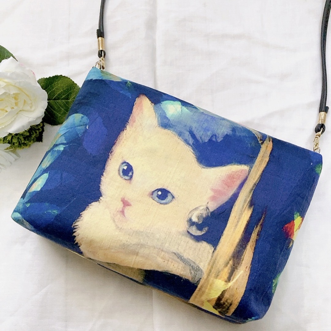 【ハンドメイド】真珠の耳飾りの白猫 ショルダーバッグ ハンドメイドのファッション小物(バッグ)の商品写真