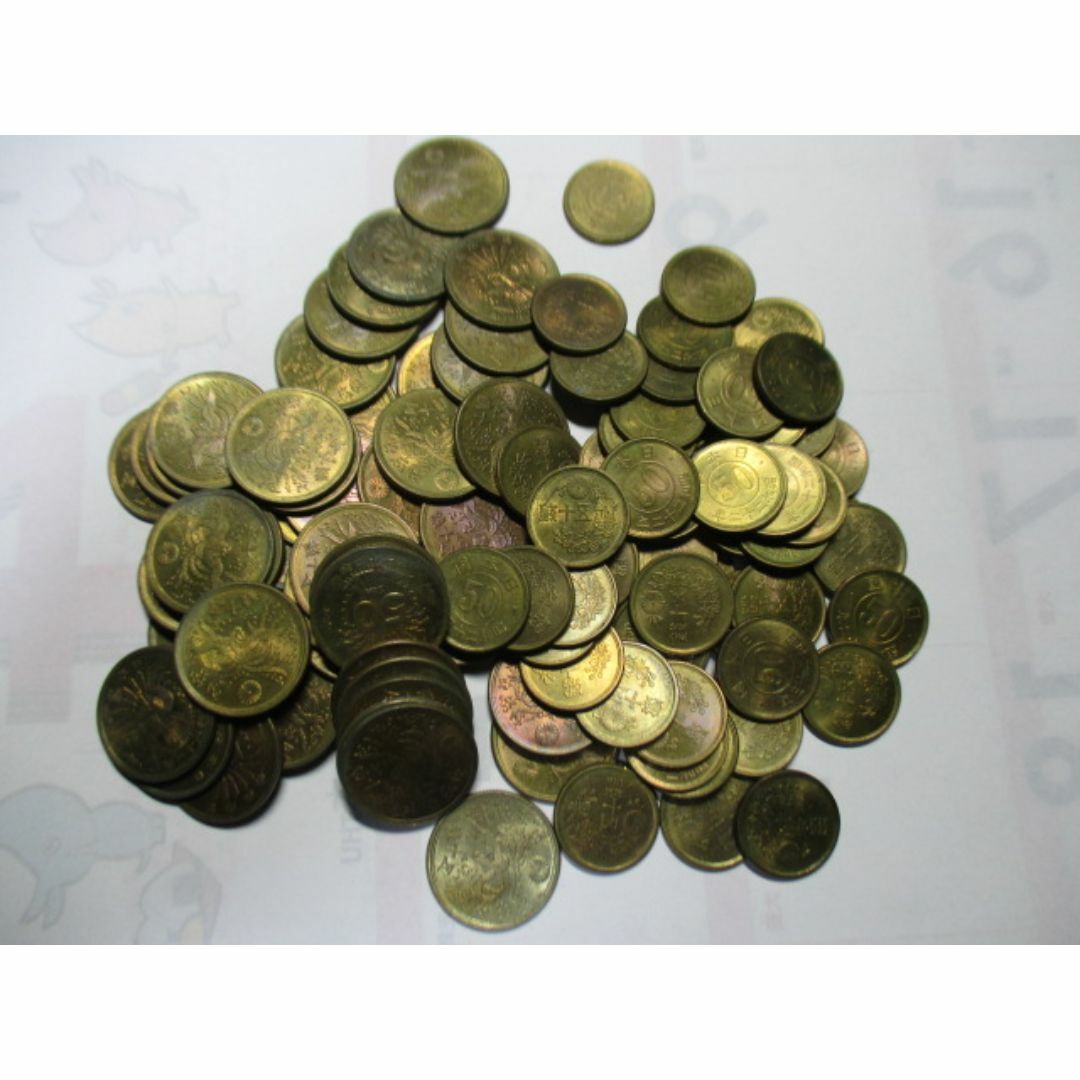 大型、小型50銭黄銅貨100枚セット　古銭　サービス品 エンタメ/ホビーの美術品/アンティーク(貨幣)の商品写真