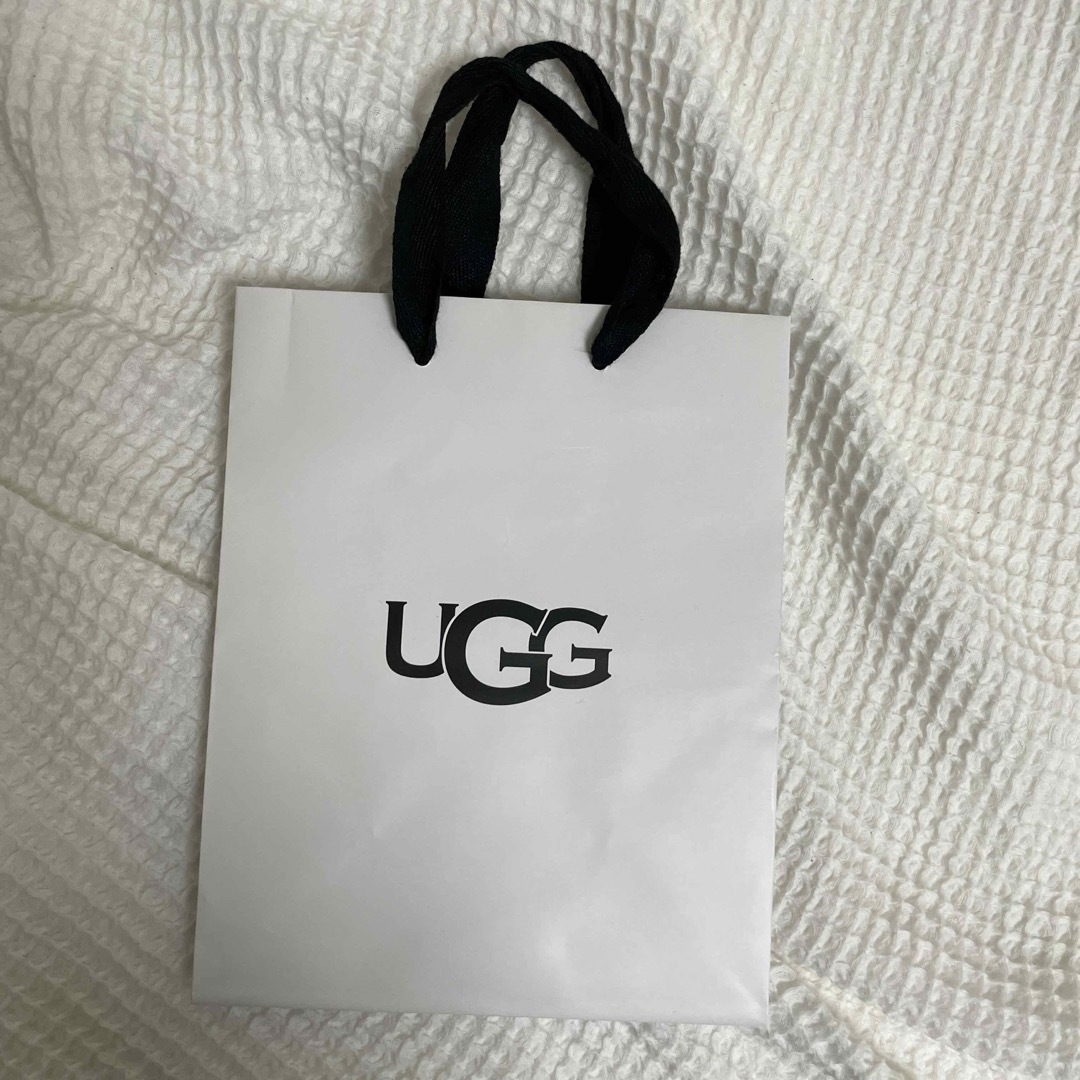 UGG(アグ)のUGGショッパー 紙袋 ショップ袋 レディースのバッグ(ショップ袋)の商品写真