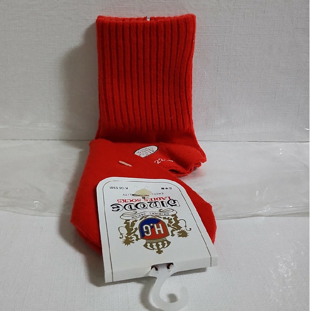 【送料込み】レディース　ソックス　靴下　赤　日本製 レディースのレッグウェア(ソックス)の商品写真