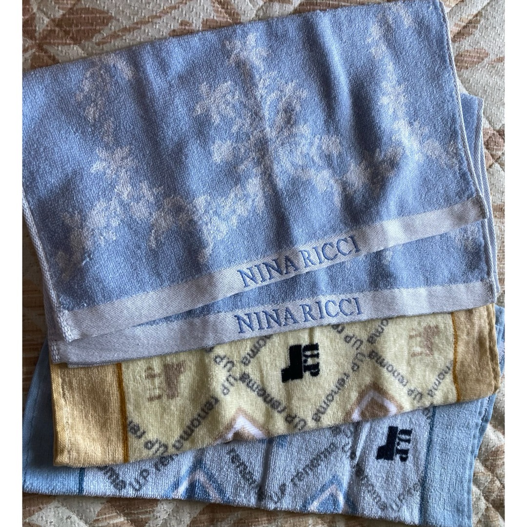 NINA RICCI(ニナリッチ)のブランドハンカチ　4点セット　箱なし　タオルハンカチ メンズのファッション小物(ハンカチ/ポケットチーフ)の商品写真