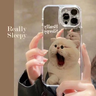 【売れ筋商品】iPhone15　ケース　ミラー　英語　猫　白ネコ　スマホ　銀色(iPhoneケース)