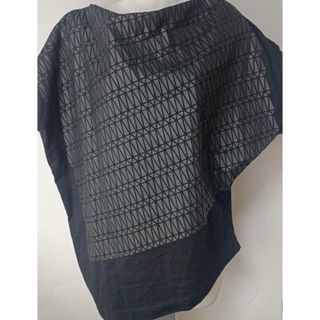 レア‼️美品‼️ISSEY MIYAKE アシメントリーなお洒落なトップス❣️