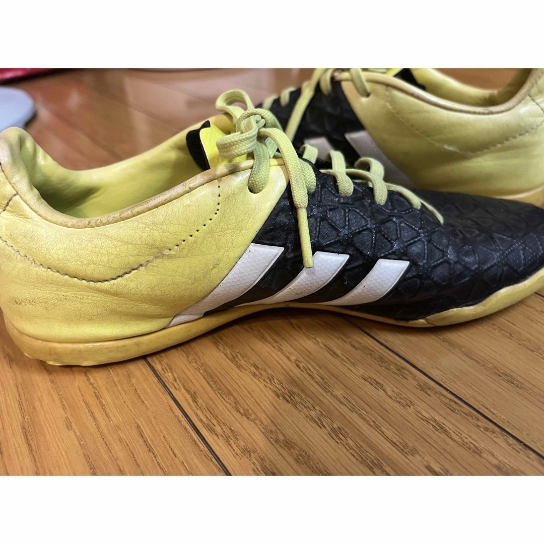 adidas(アディダス)のadidasアディダス★トレーニングシューズ23.5cm 通学用にも スポーツ/アウトドアのサッカー/フットサル(シューズ)の商品写真