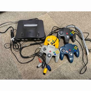 ニンテンドウ64(NINTENDO 64)の任天堂64　本体　コントローラー　セット(家庭用ゲーム機本体)