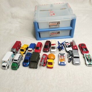トミカシリーズ(トミカシリーズ)のトミカ色々20台とパーキングケース(電車のおもちゃ/車)