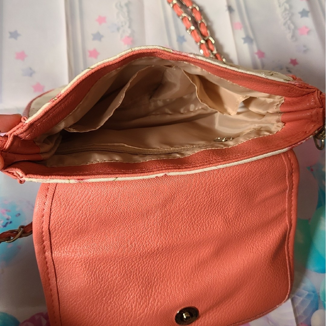 ショルダーバッグ　花柄　ピンク　チェーン付き レディースのバッグ(ショルダーバッグ)の商品写真