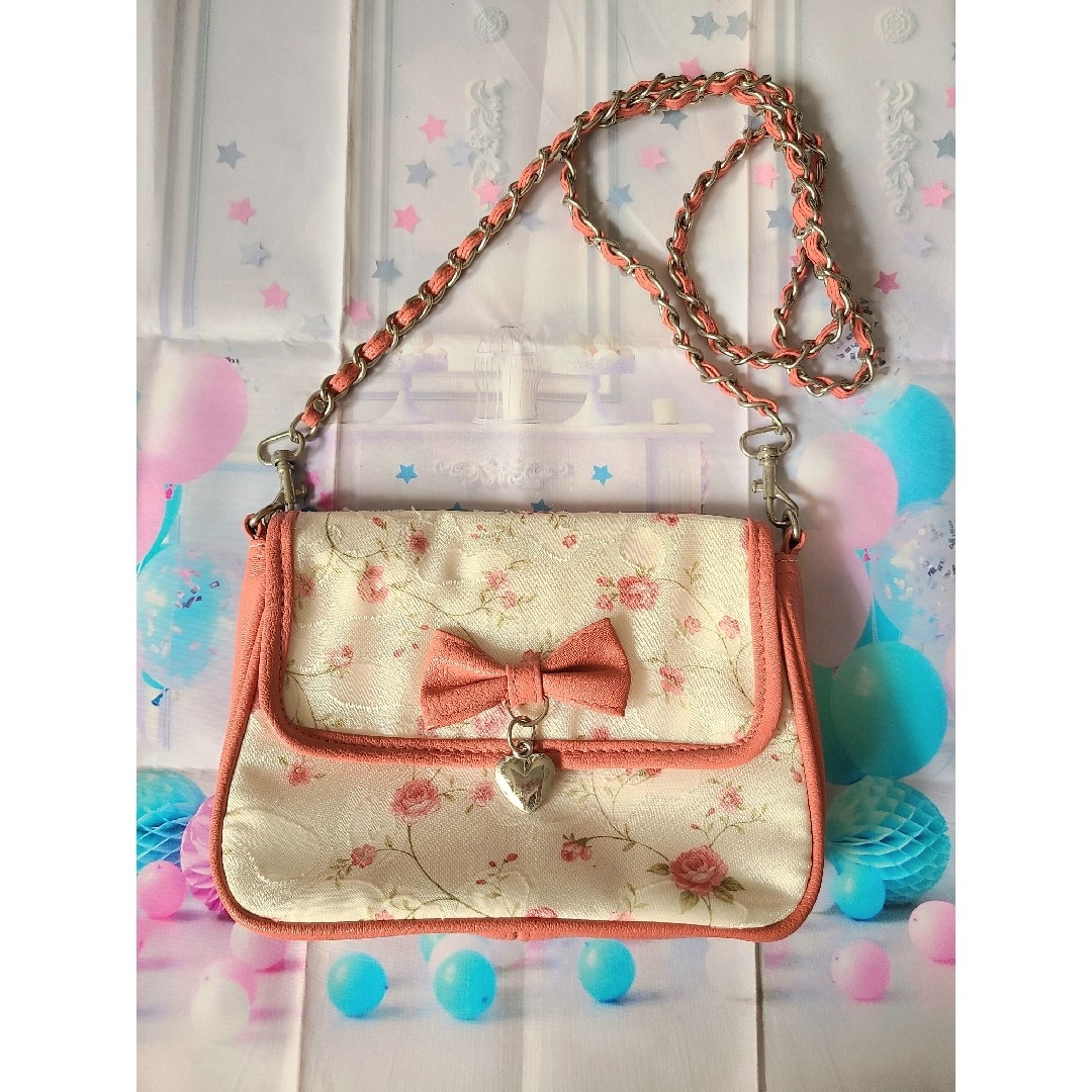 ショルダーバッグ　花柄　ピンク　チェーン付き レディースのバッグ(ショルダーバッグ)の商品写真