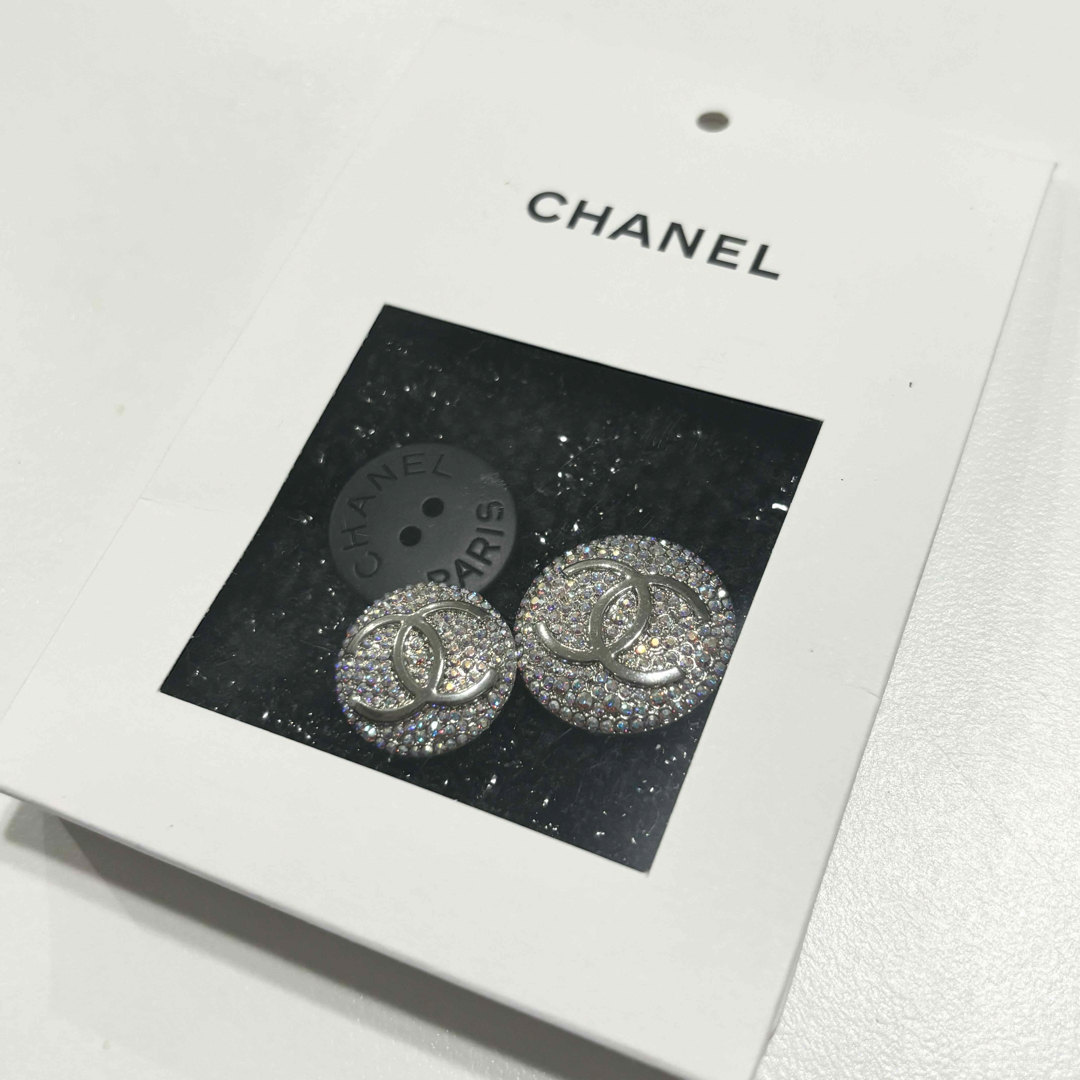 CHANEL(シャネル)のCHANEL シャネル　ココマーク ラインストーン ボタン レディースのアクセサリー(その他)の商品写真