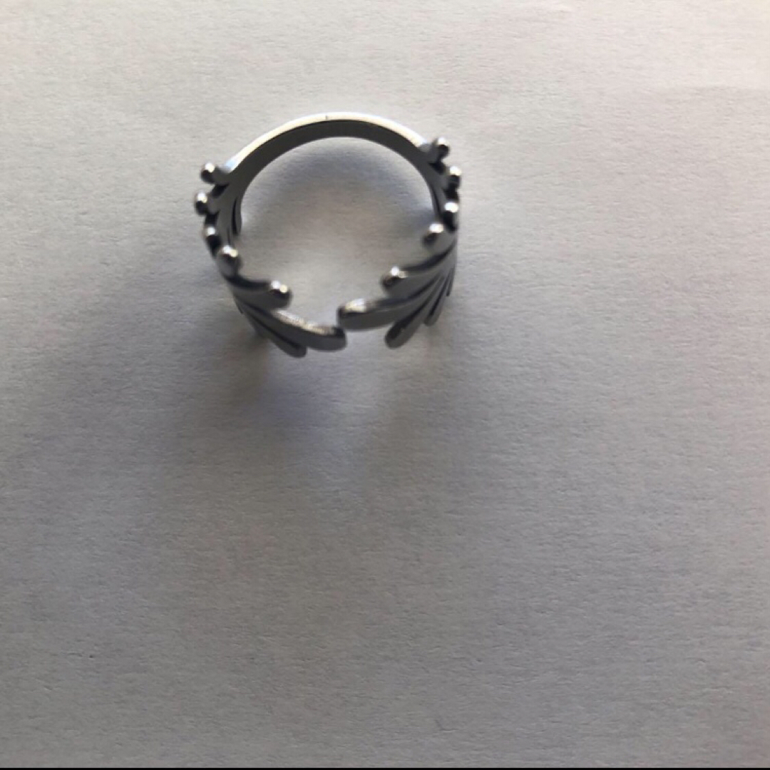（リング）シルバー 葉っぱ風 フリーサイズ 14号 レディースのアクセサリー(リング(指輪))の商品写真