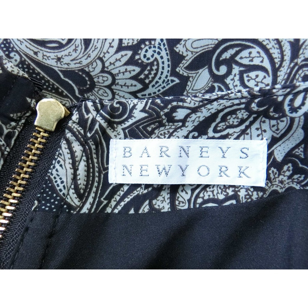 BARNEYS NEW YORK(バーニーズニューヨーク)のBARNEYS バーニーズ ニューヨーク　渋い花柄のフレンチ袖ワンピース レディースのワンピース(ひざ丈ワンピース)の商品写真