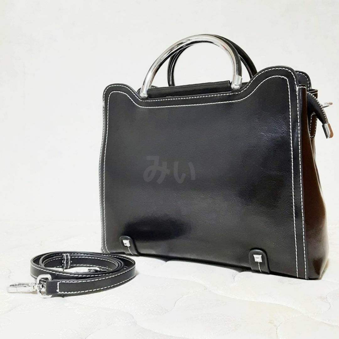 ショルダーバッグ ブラック レザーハンドル 牛革 レトロ ヴィンテージ レディースのバッグ(ショルダーバッグ)の商品写真