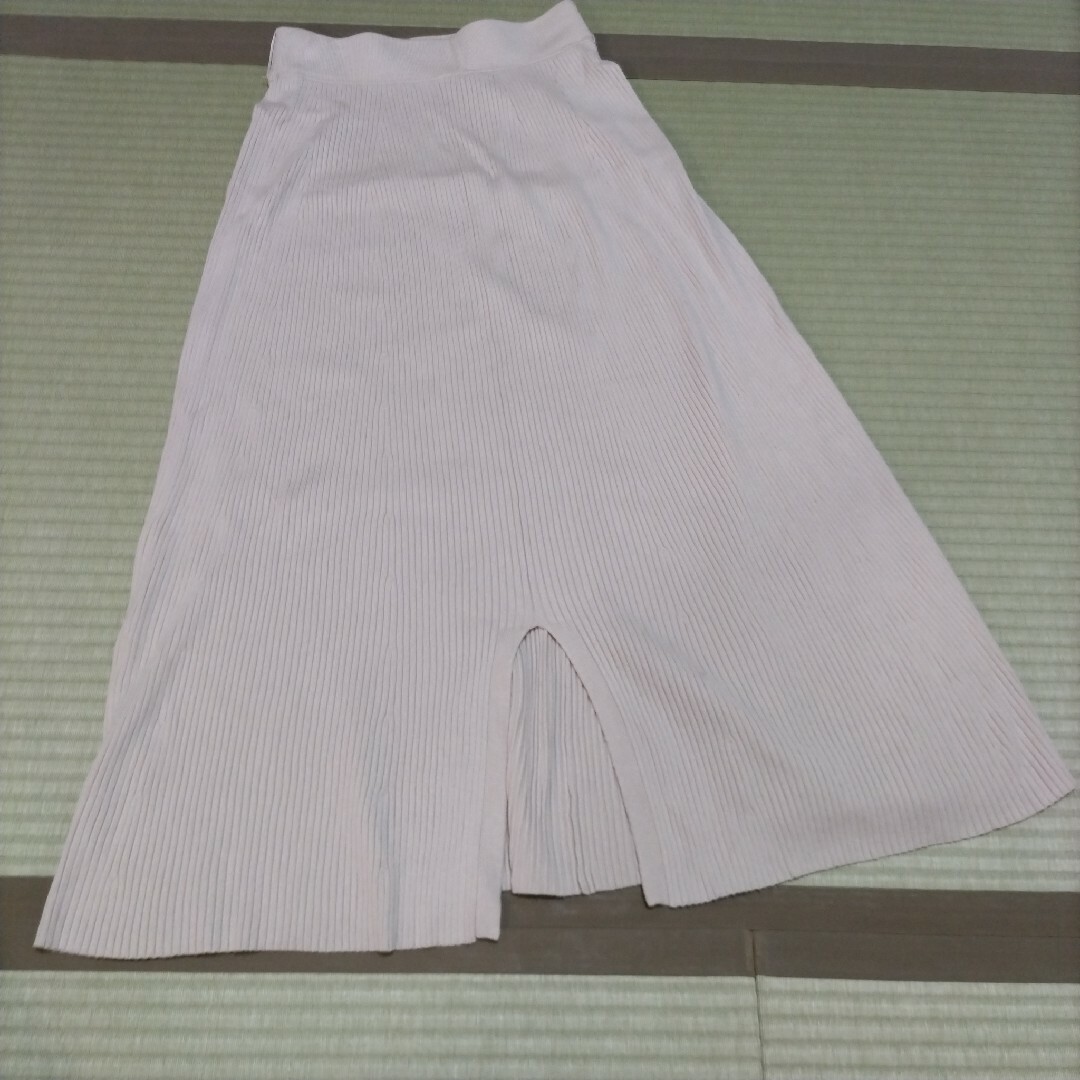GU(ジーユー)のGU ベージュ薄手ニットロングスカート レディースのスカート(ロングスカート)の商品写真