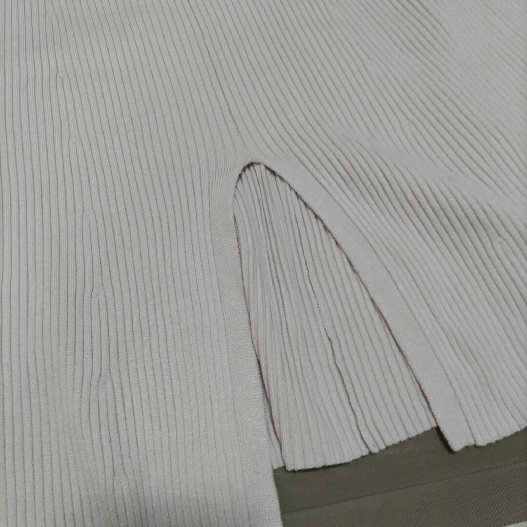 GU(ジーユー)のGU ベージュ薄手ニットロングスカート レディースのスカート(ロングスカート)の商品写真