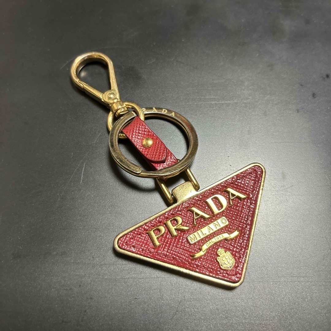 PRADA サフィアーノ 三角プレート キーリング PRADA サフィアーノ 三角プレート キーリング