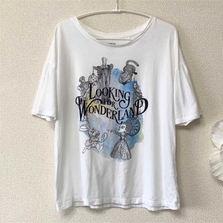 ユニクロ(UNIQLO)のユニクロ　ディズニー　アリスの不思議な旅　コラボTシャツ　S 白　used美品(Tシャツ(半袖/袖なし))