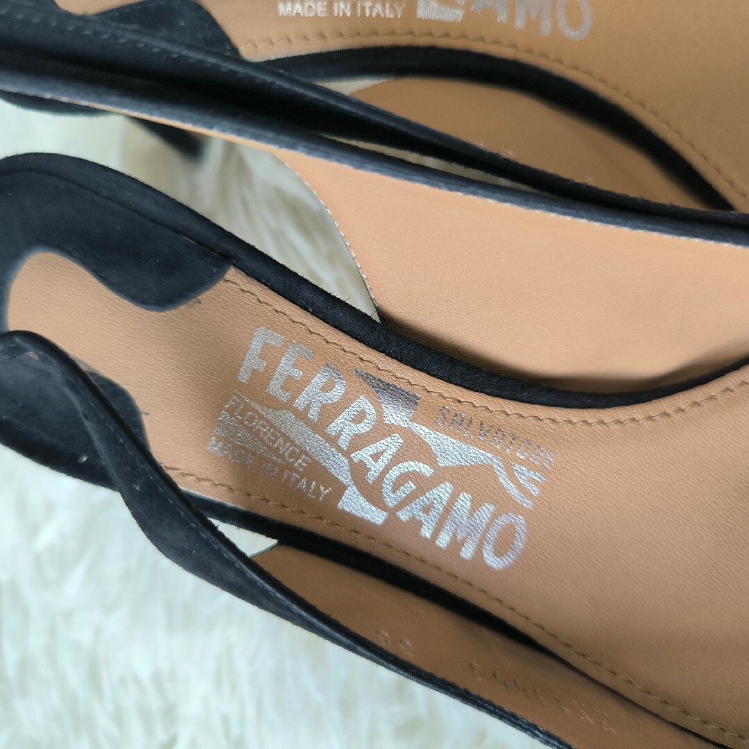 Salvatore Ferragamo(サルヴァトーレフェラガモ)のフェラガモ ferragamo パイソン スエード ヴァラ パンプス レディースの靴/シューズ(ハイヒール/パンプス)の商品写真