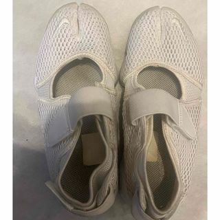 美品　中古　NIKEエアリフトホワイト23センチ(スニーカー)