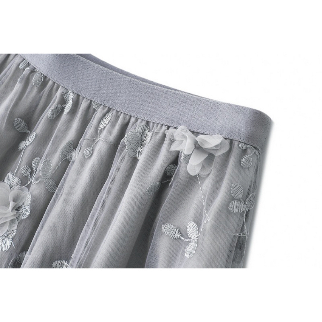 刺繍重ねレース　裏地付き　ロング丈　スカート  花柄　グレー　大きいサイズ レディースのスカート(ロングスカート)の商品写真