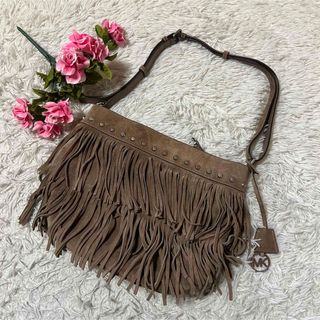 マイケルコース(Michael Kors)の【美品】マイケルコース　スウェードバッグ　フリンジ　スタッズ　グレージュ(ショルダーバッグ)