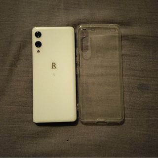 ジャンク　Rakuten Hand ホワイト P710　透明ソフトケース付