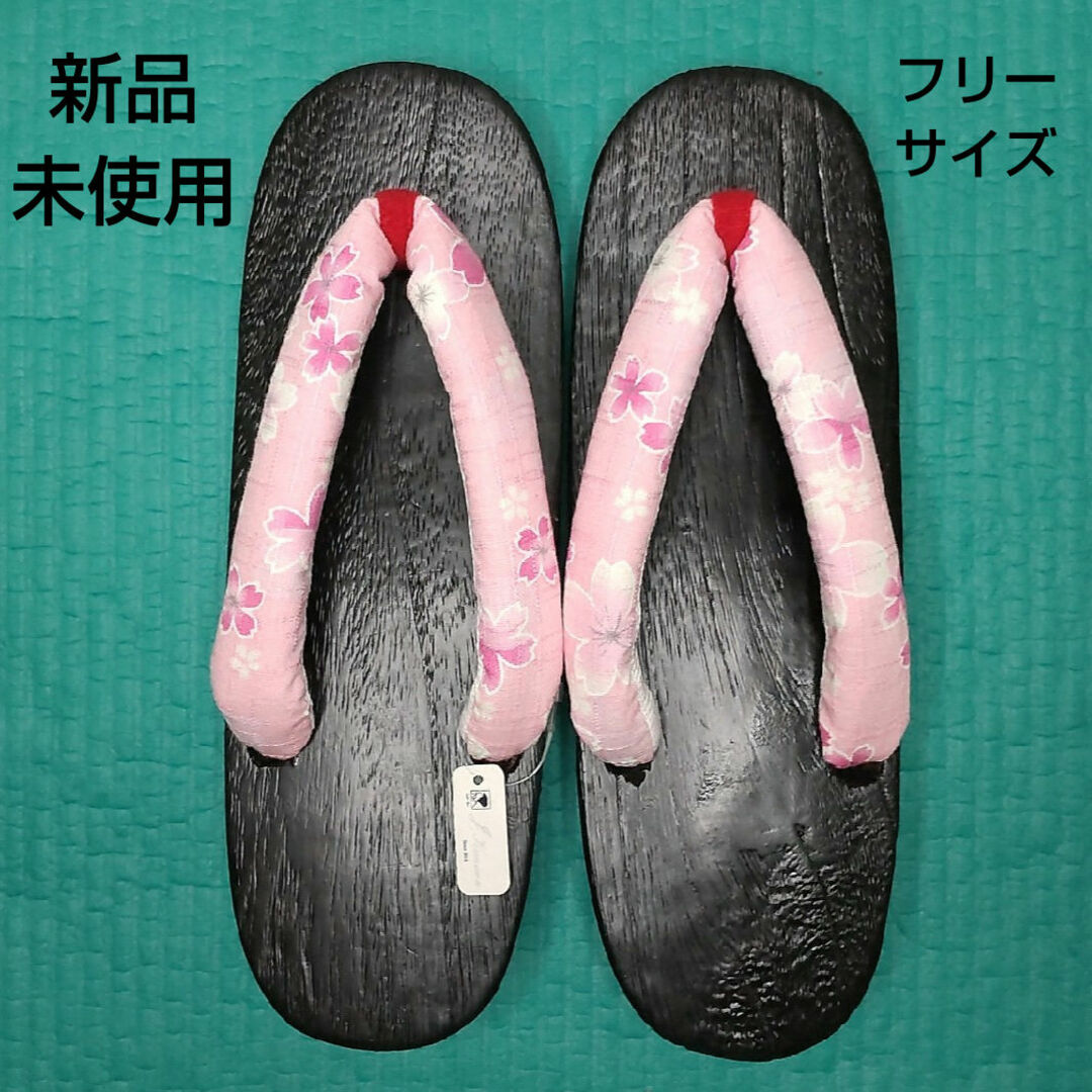 新品未使用品　桐製　下駄　黒×ピンク　花柄 レディースの靴/シューズ(下駄/草履)の商品写真