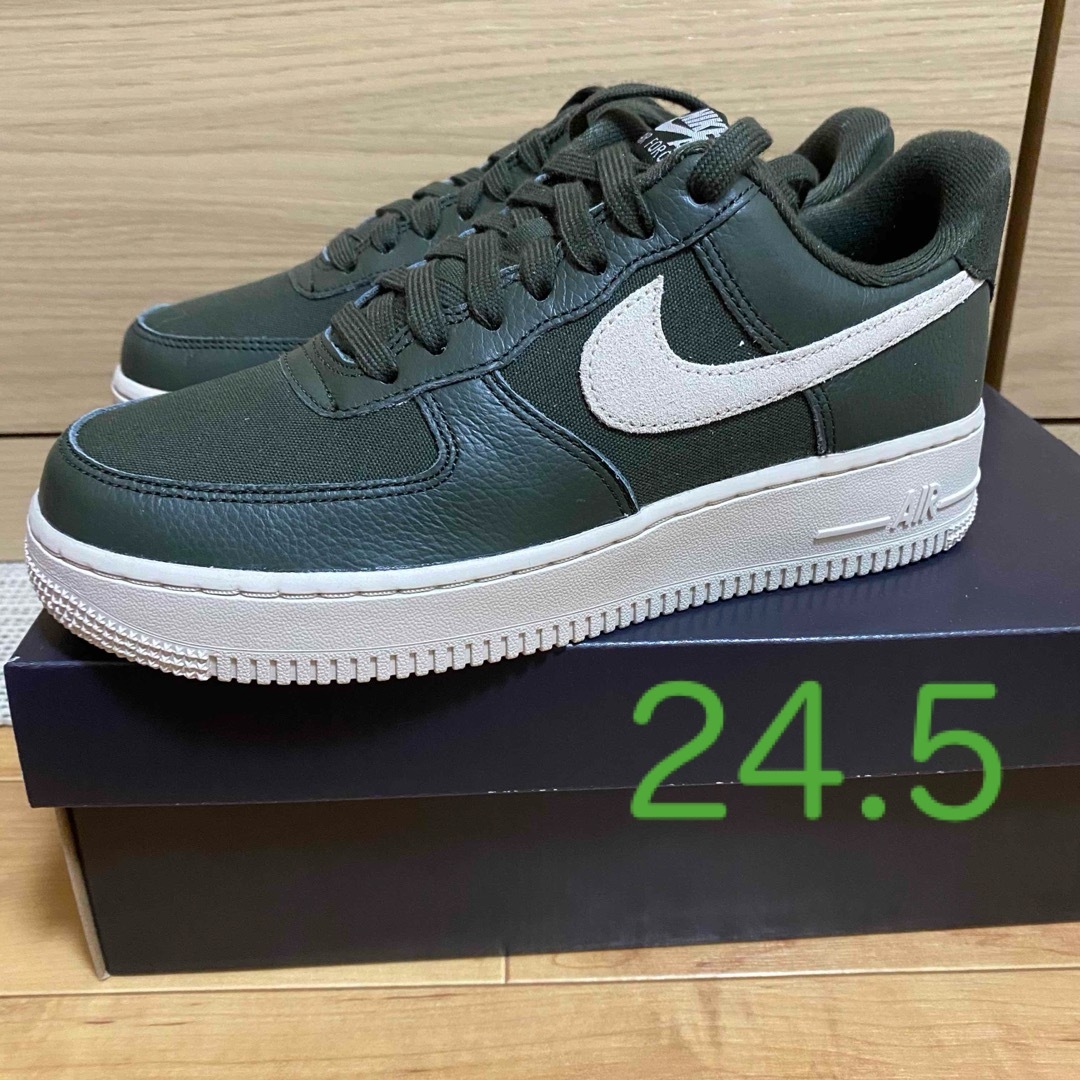 NIKE(ナイキ)の最安セール　NIKE AIR FORCE 1 24.5cm レディースの靴/シューズ(スニーカー)の商品写真