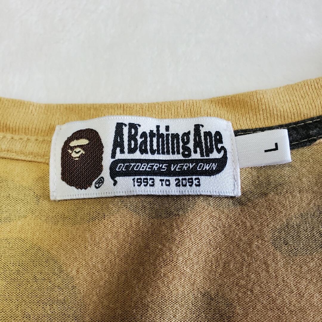 A BATHING APE(アベイシングエイプ)の【希少】A BATHING APE × OVO コラボ　Tシャツ　カモフラ メンズのトップス(Tシャツ/カットソー(半袖/袖なし))の商品写真